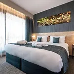 Golden Lakes Hotel 4*