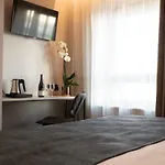 Golden Lakes Hotel