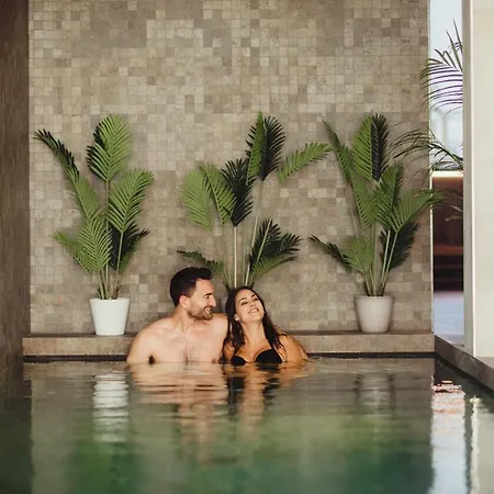 Golden Lakes فندق 4*