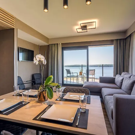 Golden Lakes Отель 4*