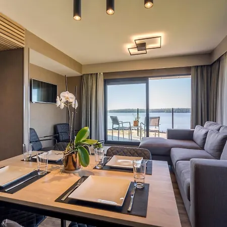 Golden Lakes Hotel 4*