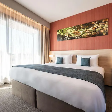 Отель Golden Lakes 4*