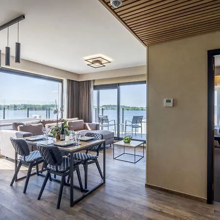 فندق Golden Lakes