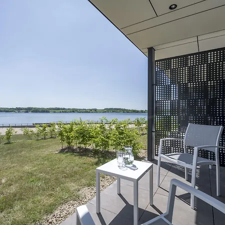 Golden Lakes فندق 4*