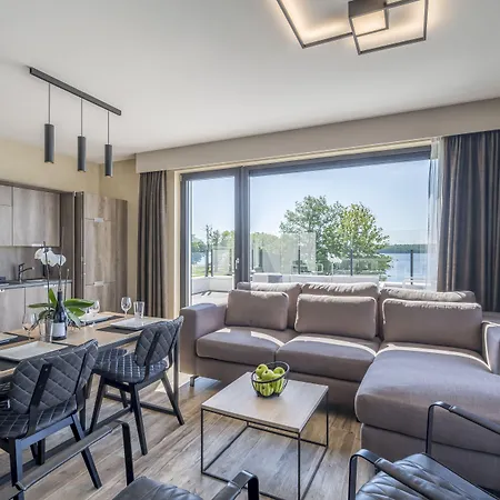 Golden Lakes فندق 4*