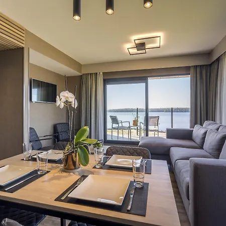 فندق Golden Lakes 4*