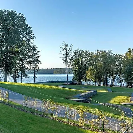 Golden Lakes Hotel
