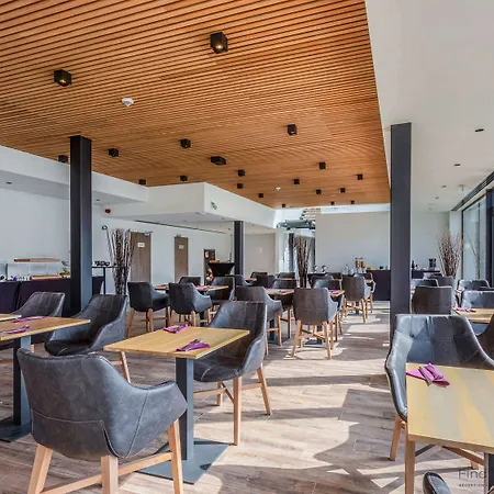 فندق Golden Lakes