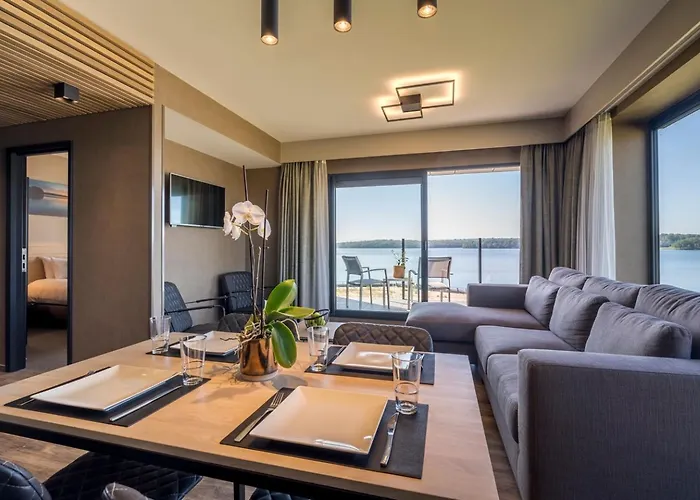 Golden Lakes Hotel 4*