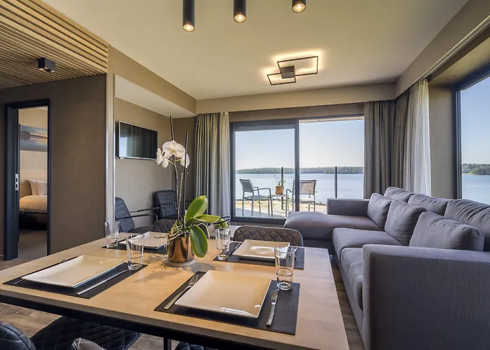 Hotel Golden Lakes 4*